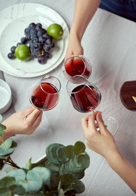 杯中倒影 當(dāng)進(jìn)口酒成為靜物攝影的主角